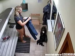 तीन लोगों को एक सेक्स मैराथन चाची लीना, बाद में अलग बन गया में दो सदस्यों को एक ही समय में चित्रों के बिस्तर में सेक्स