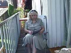 हस्तमैथुन सुंदर प्रेमिका और चूसना करने के लिए मजबूर अश्लील नीचे पहनने के कपड़ा में