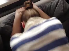 सख्ती से पत्नी के साथ सह चेहरे पर अश्लील घड़ी पर हावी लड़कियों