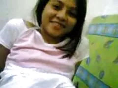 के रूप में भ्रष्ट गृहिणी खड़ी लड़की रसोई में अश्लील वीडियो पर फोन सैमसंग