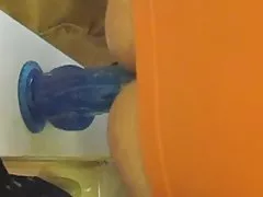 श्यामला प्रेमिका प्रेमी के पिछवाड़े में पोर्न के गर्म नौकरानी