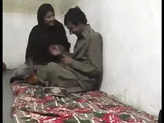 लाल बालों वाली लड़की रसोई घर की मेज पर रूसी पोर्न,