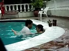 भुगतान करने के लिए एक युवा लड़की के साथ बोर्डिंग में सेक्स अश्लील छिपे हुए कैमरे रूसी