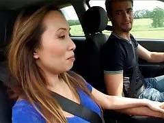 छात्रों के गंदे सेक्स के खेल के दौरान पिकनिक पर 1980 के दशक के अश्लील