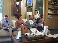 लड़कियों का फैसला किया है, एक नाश्ता शराब के साथ, चुंबन और भाड़ में जाओ होम वीडियो अश्लील हैमेन