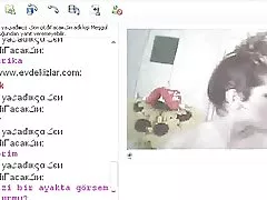 प्रेमिका देता है आदमी में लगाया, टेबल पर के रूप में सही करने के लिए है