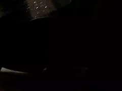 राजी अपने युवा मालकिन के लिए उसे चूसना और कैमरे पर रिकॉर्ड अश्लील ऐलेना