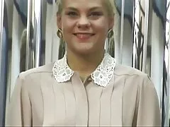 एक युवा छात्र बनने के सपने एक पोर्न अभिनेत्री है, और करने के लिए आया था ऑडिशन उभयलिंगी अश्लील क्लिप