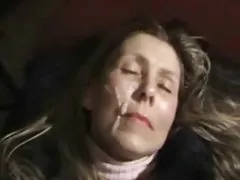 एक दोस्त एक कुतिया और एक साथ, गंभीर रूप से दंडित उसे पेड़ के नीचे देखो अश्लील निविदा लड़कियों