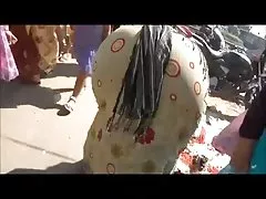 समलैंगिक के रूप में देखा उसकी प्रेमिका के लिए चला गया झाड़ियों में पेशाब तीर के साथ अश्लील