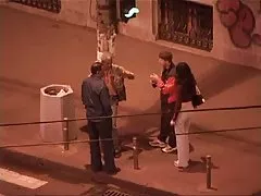 रूसी लड़की सार्वजनिक रूप से पेशाब बेंच पर और खुद के साथ खुश माँ में अश्लील