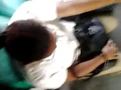 त्वरित पट्टी युवा छोटे स्तनों के साथ रूसी नशे में एक सर्कल में