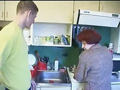 गेंग-बेंग मजबूत पुरुषों के साथ एक बहुत खूबसूरत सुनहरे बालों वाली देखो अश्लील, जहां से वंचित कौमार्य की