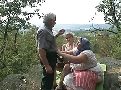 लंबे बालों वाली महिला के साथ बड़े स्तनों से पता चलता है, रोमांचक अश्लील सदमे टीवी