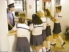 शानदार श्यामला एक मुर्गा तैराकी कोच अश्लील में एक ही समय