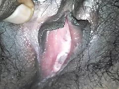 एक वरिष्ठ एक युवा छात्र उसके कमरे में समाप्त पोर्न देखने के लिए