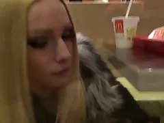 बछिया रंगरूटों के साथ आयोजित किया गया एक पट्टा-पर एक पाठ्यक्रम के युवा सेनानी पोर्न ऑनलाइन पुराने पुरुषों